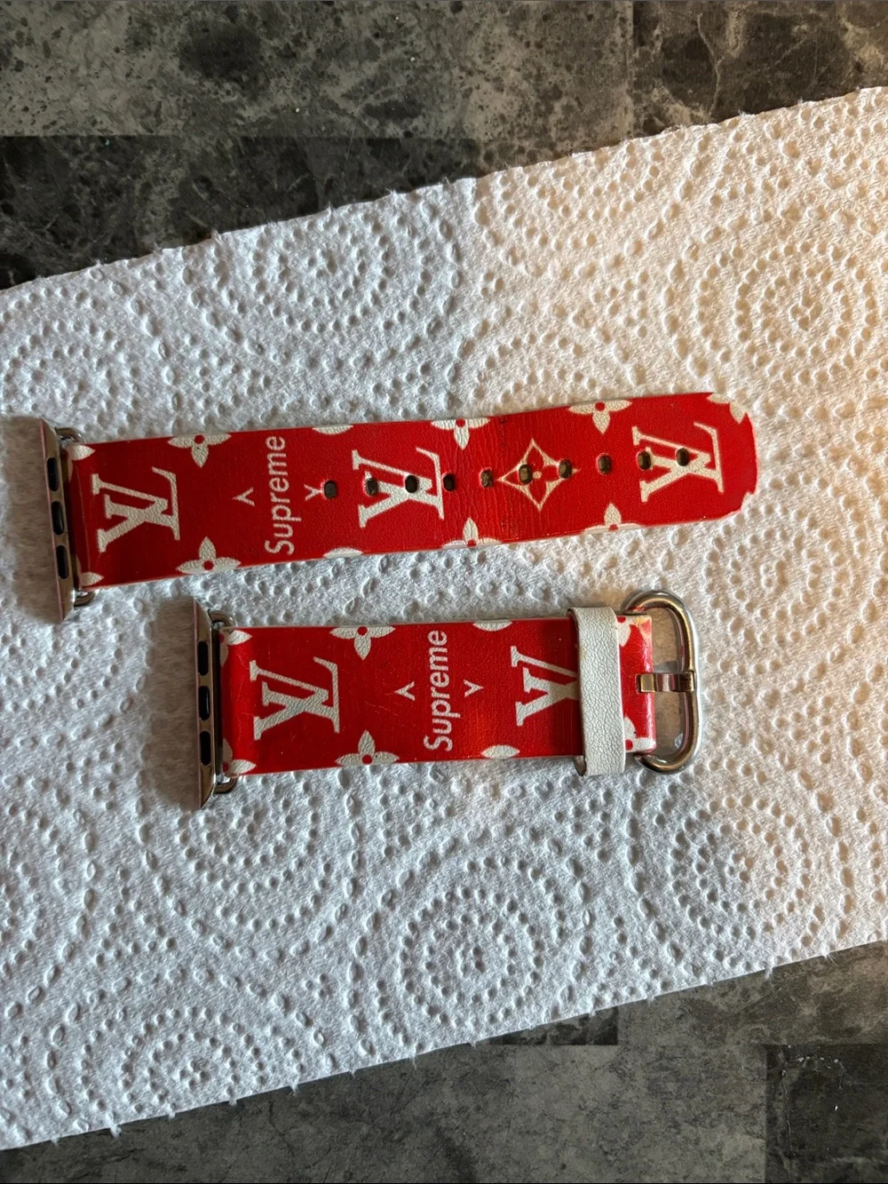 Luis Vuitton x Supreme Apple Watch band. Size 42mm